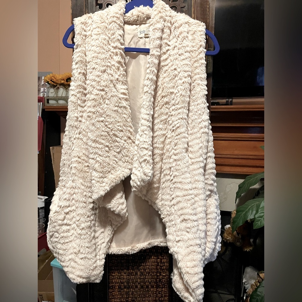 Jolt faux fur vest with pockets